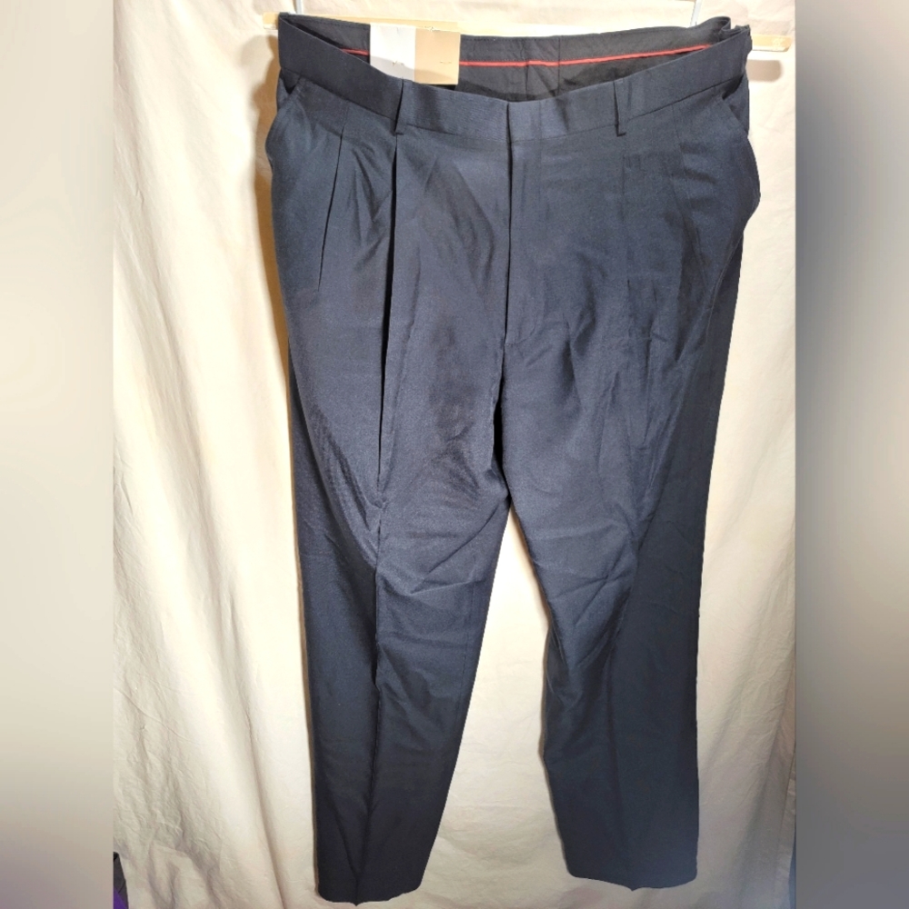 NWT Doc & Amelia 44 regular pleated men's classic fit comfort brand new nice!